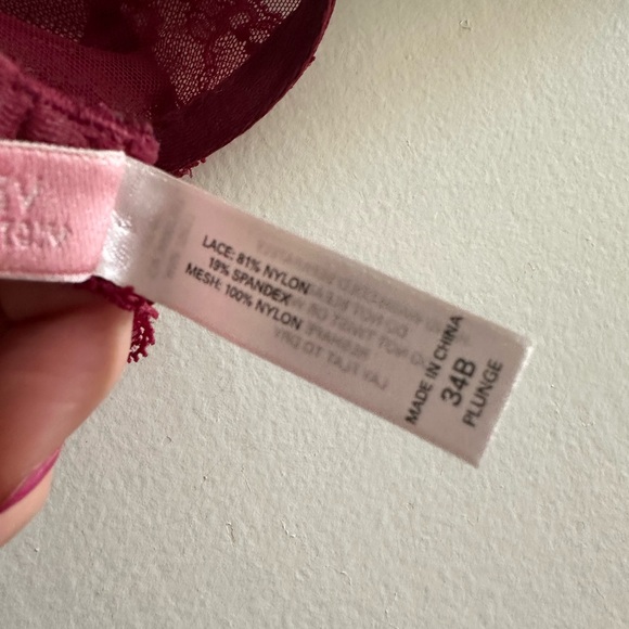 Victoria’s Secret Maroon Lace Underwire ‘Very Sexy’ Plunge Bra size 34B EUC - Picture 9 of 9